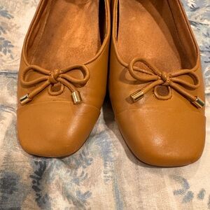 Vionic Tan Leather Loafers with Bow Accent